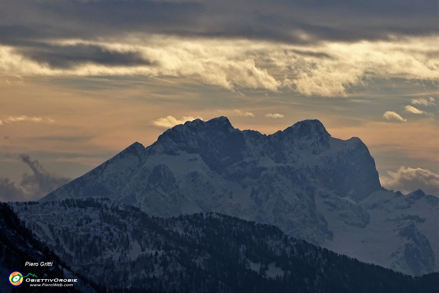 82 Zoom in Presolana nella luce del tramonto.JPG